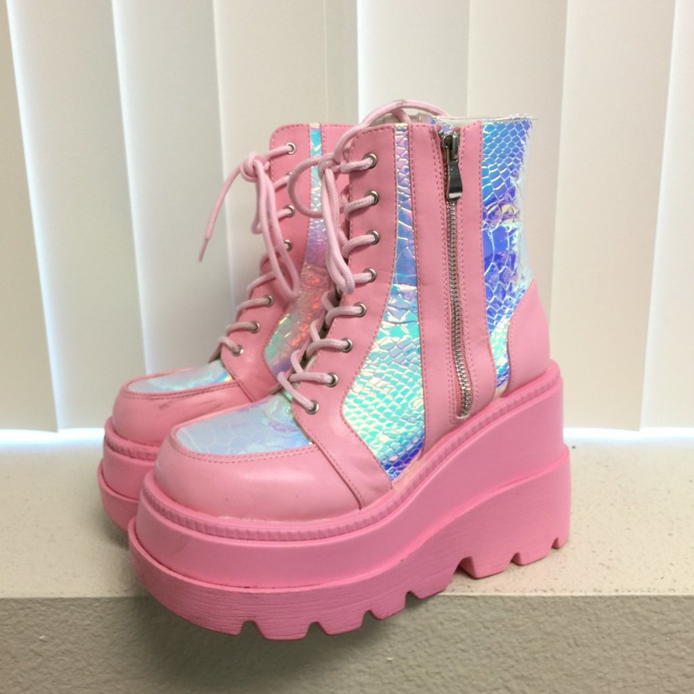 PRE LOVED - Cape Robbin Pink Poison Platforms Boots in PNK/7- SH184